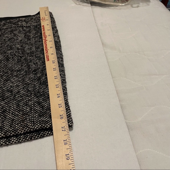 Ann Taylor Loft Knee Length Career Skirt l Color Black l Size 8 - Picture 5 of 15